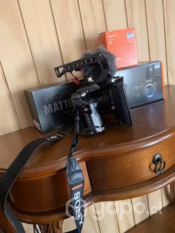 SONY A7lll + lente SONY FE 50mm y accesorios