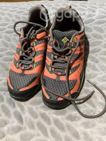 Hermosa zapatilla Columbia muy poco uso como nueva