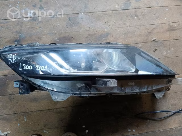 Optico derecho Mitsubishi L200 2021