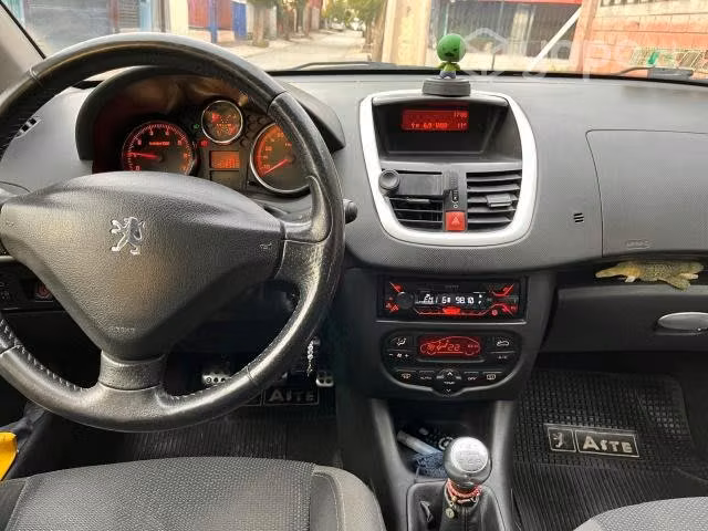 Peugeot 207 2011