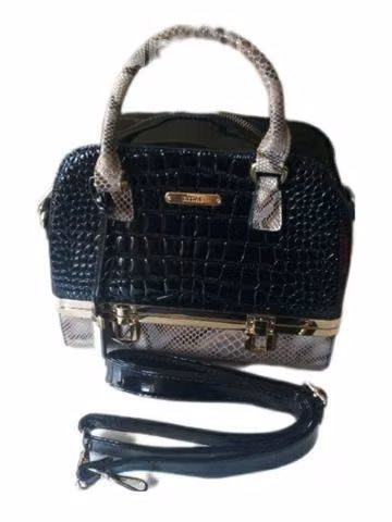 Cartera nueva de Charol marca Lilás