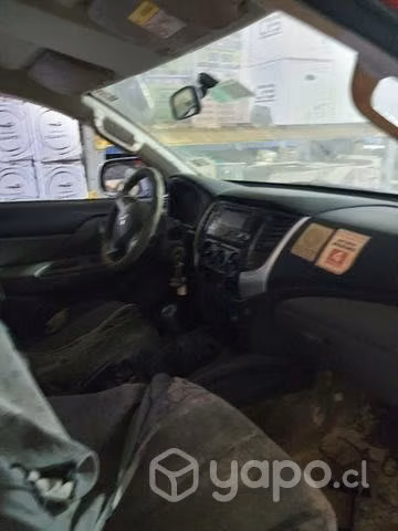 Caja de cambios 4x4 mitsubishi l200 2018 impecabl