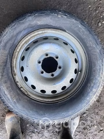 Neumatico 245/65R17 mas llanta - Imagen 4
