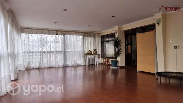 Amplia casa con 3 lofts independientes - Imagen 5