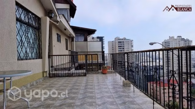 Amplia casa con 3 lofts independientes - Imagen 8