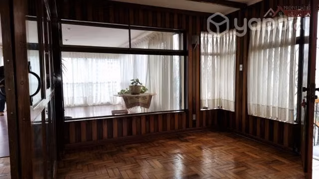 Amplia casa con 3 lofts independientes - Imagen 2