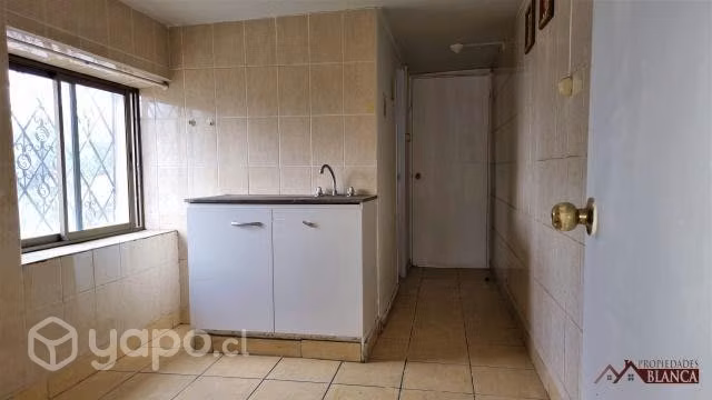 Amplia casa con 3 lofts independientes - Imagen 18