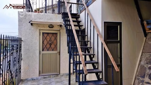 Amplia casa con 3 lofts independientes - Imagen 17