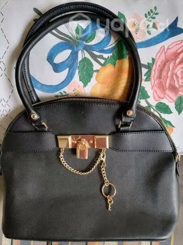 Cartera aldo color negro.