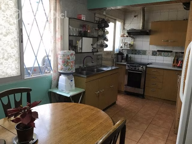 Casa en La Cisterna, cercana a Metro El Parron