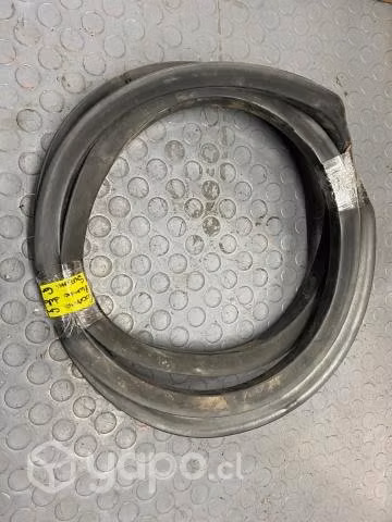 Goma pilar pta del izq Suzuki Gran Vitara 2010