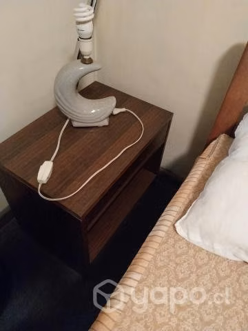 Cama y velador