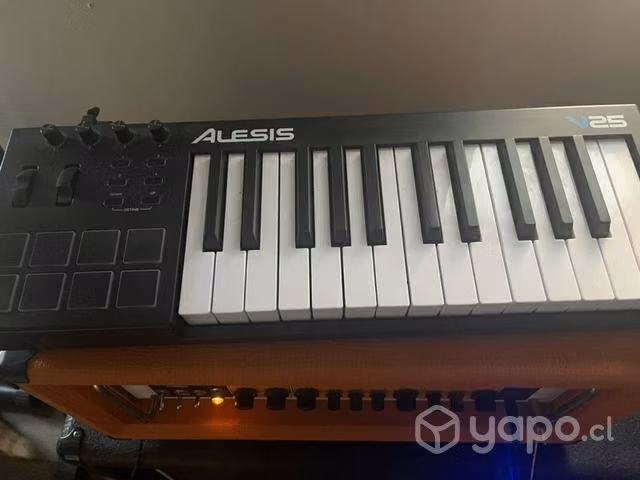 Monitores de estudios, guitarras y más