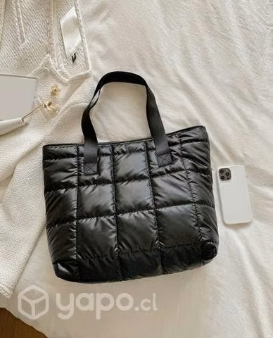 Bolso acolchado tote color negro