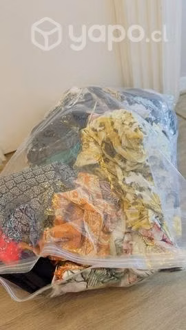 Bolsa con más de 70 prendas