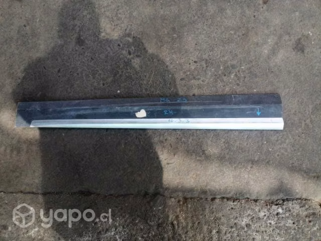 Moldura puerta delantera derecha mg zs original