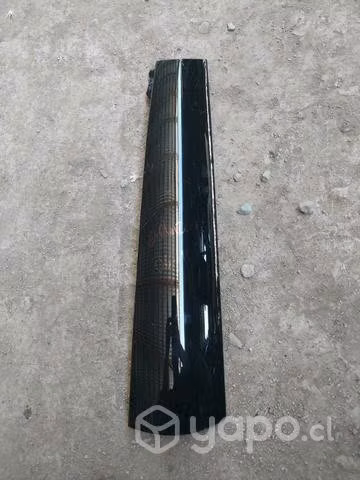 Moldura pilar ford explorer Del 06 al 09