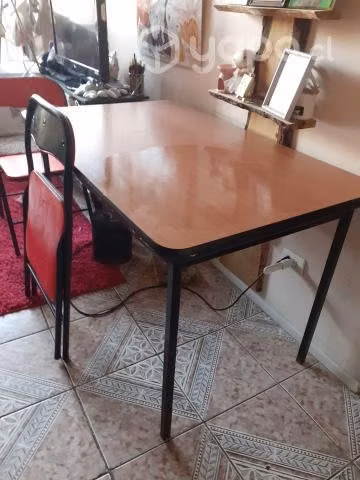 Mesa comedor mas 4 sillas