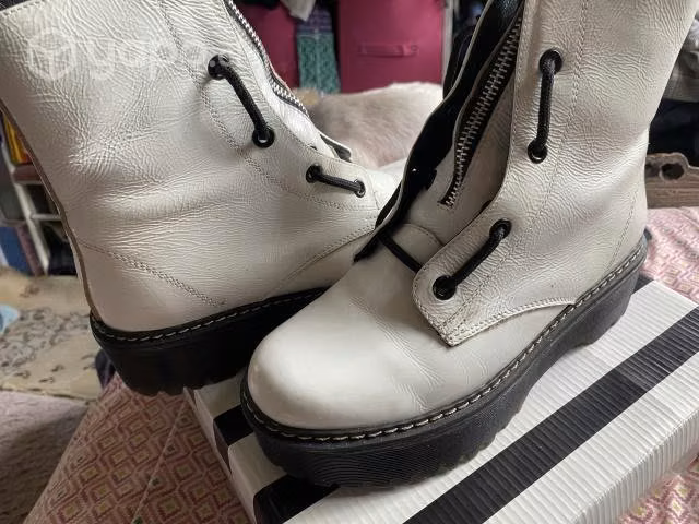 Bototos cuero blanco marca RENNE número 36 - Imagen 4
