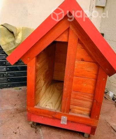Casa pequeña de perro sin uso