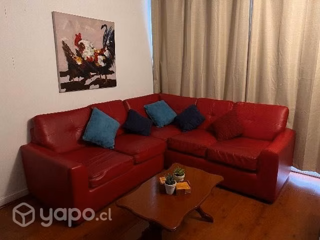 Sofá rojo usado - Imagen 1