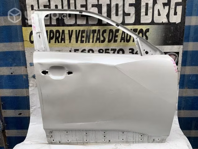 Puerta delantera derecha Peugeot 2008