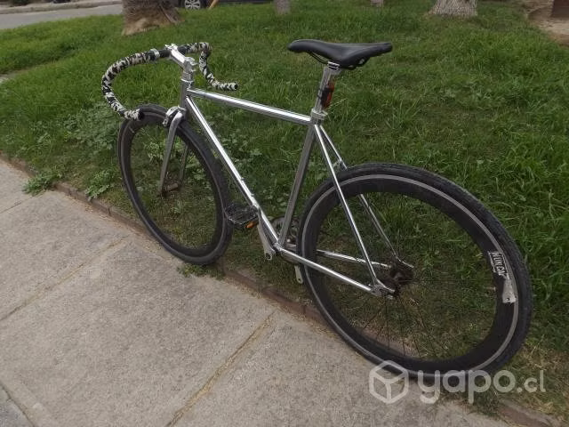 Bicicleta pistera cromada