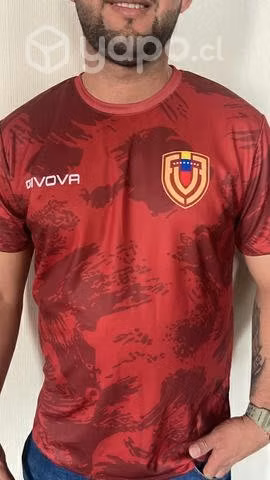 Camiseta vinotinto