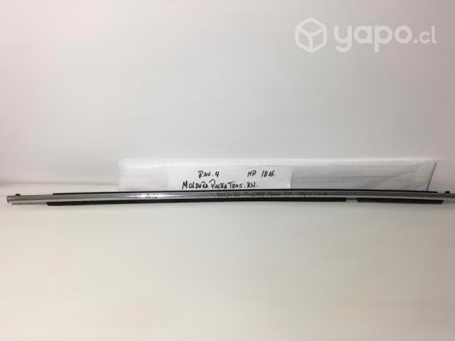 Moldura puerta trasera rh toyota rav
