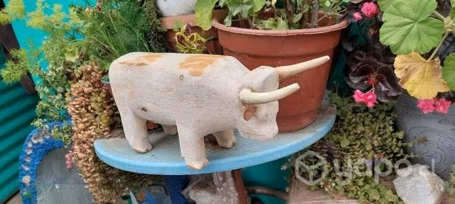 Toro tallado en madera por mi papá - Imagen 3