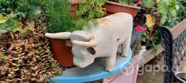 Toro tallado en madera por mi papá