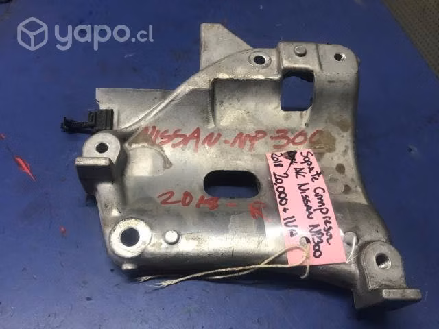 Soporte compresor aire acond Nissan NP300 2018