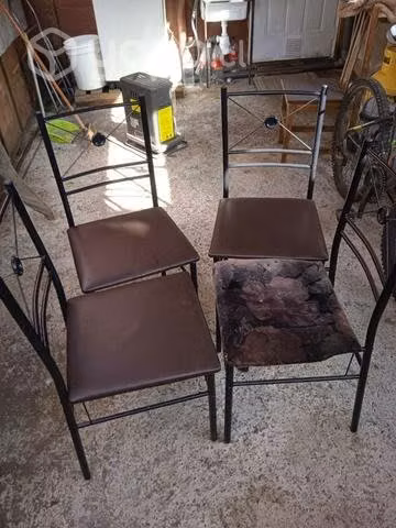 4 sillas buen estado por espacio