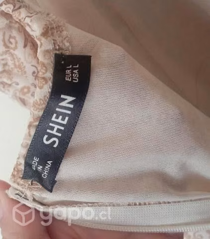 Ropa de hombre y mujer casi sin uso