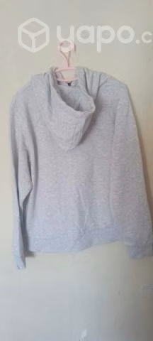Ropa de hombre y mujer casi sin uso