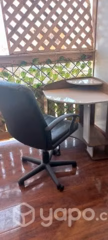 Escritorio esquinero +silla
