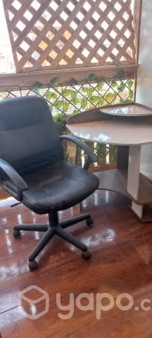 Escritorio esquinero +silla