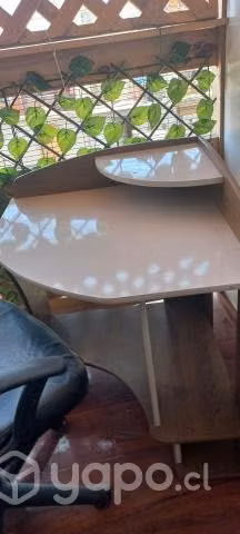 Escritorio esquinero +silla