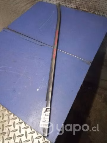 Moldura lame vidrio puerta del der Nissan NP300