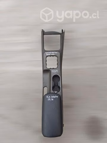 Consola central más porta vasos Kia Cerato 13-16