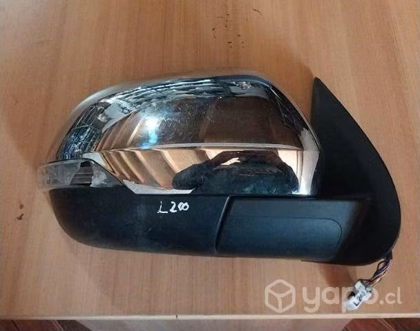 Retrovisor Derecho Mitsubishi I200 con detalle com