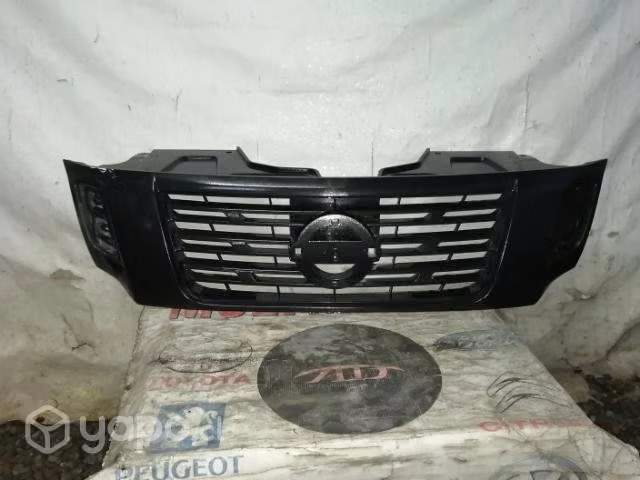 Máscara nissan np300 negra original