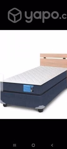 Cama con colchón y respaldo, usada como nueva
