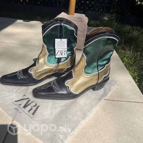 ZARA Bota Cowboy