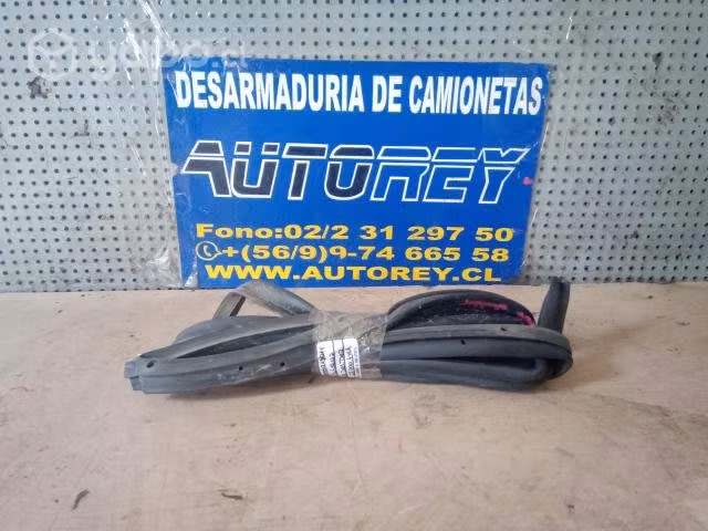 Goma contorno pta del der Nissan Qashqai 2011-14