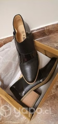 Botines nuevos número 35 - Imagen 2