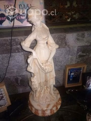Figura de pastora con base de mármol de 50 centíme