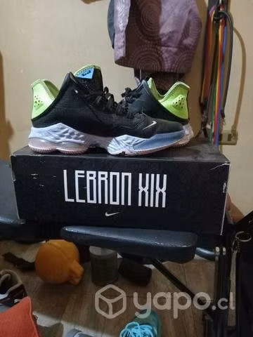 LeBron 19 low talla 44 - Imagen 3