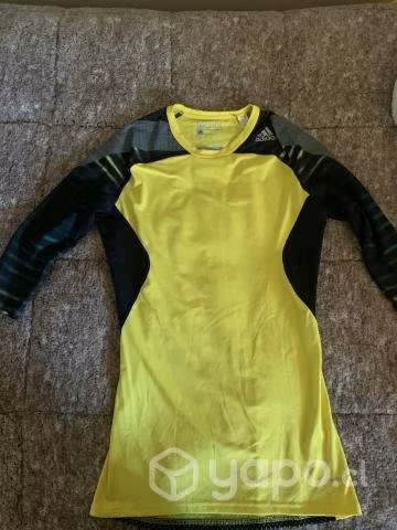 Polera adidas techfit compression