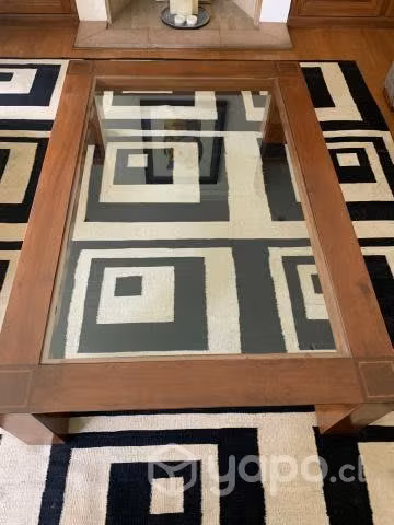 Mesa de centro madera sólida con vidrio. Impecable